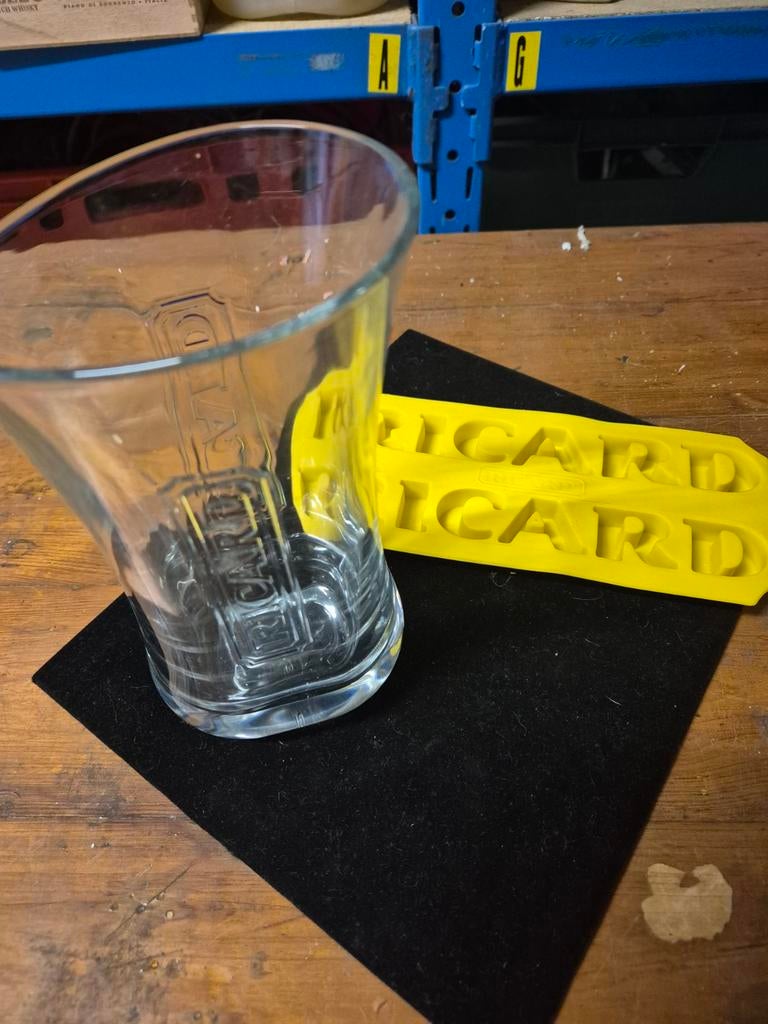Ricard waterkan, Ophalen