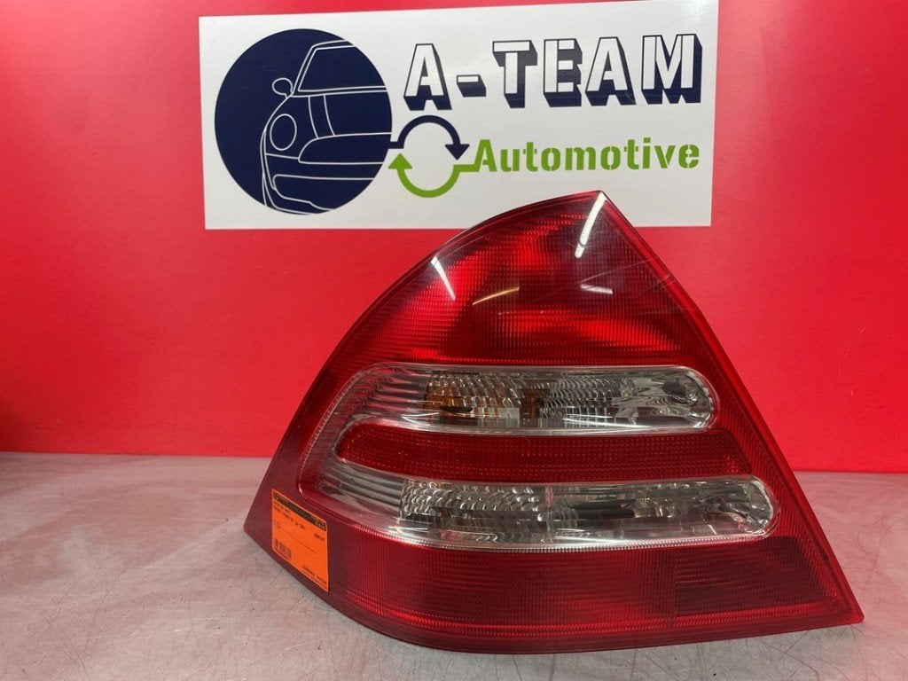 FEU ARRIÈRE DROIT Mercedes-Benz C (W203) (|A2038200264|), Autos : Pièces & Accessoires, Mercedes-Benz, Utilisé, Dialog.mb@mercedes-benz.com