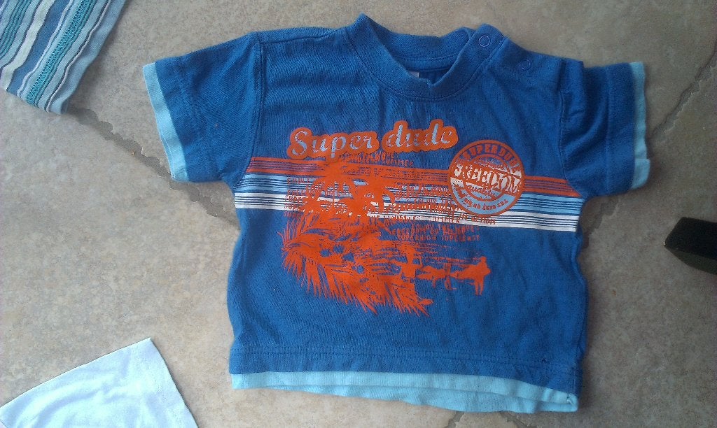 1 euro koopjes ! Stoere blauw t-shirt mt 68, Enfants & Bébés, Vêtements de bébé | Taille 68, Garçon, Enlèvement ou Envoi, Comme neuf