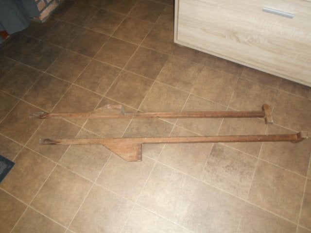 Oude houten stelten, Ophalen