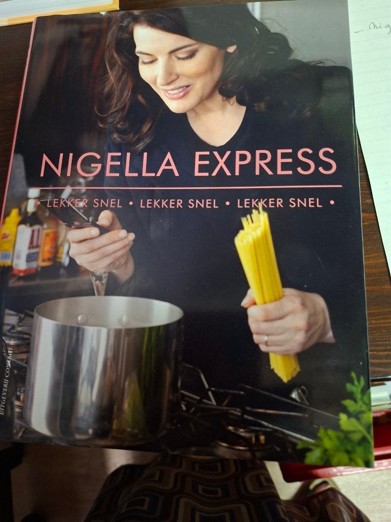 Nigella Express (Nigella Lawson), Voorgerechten en Soepen, Ophalen of Verzenden, Zo goed als nieuw, Nigella Lawson