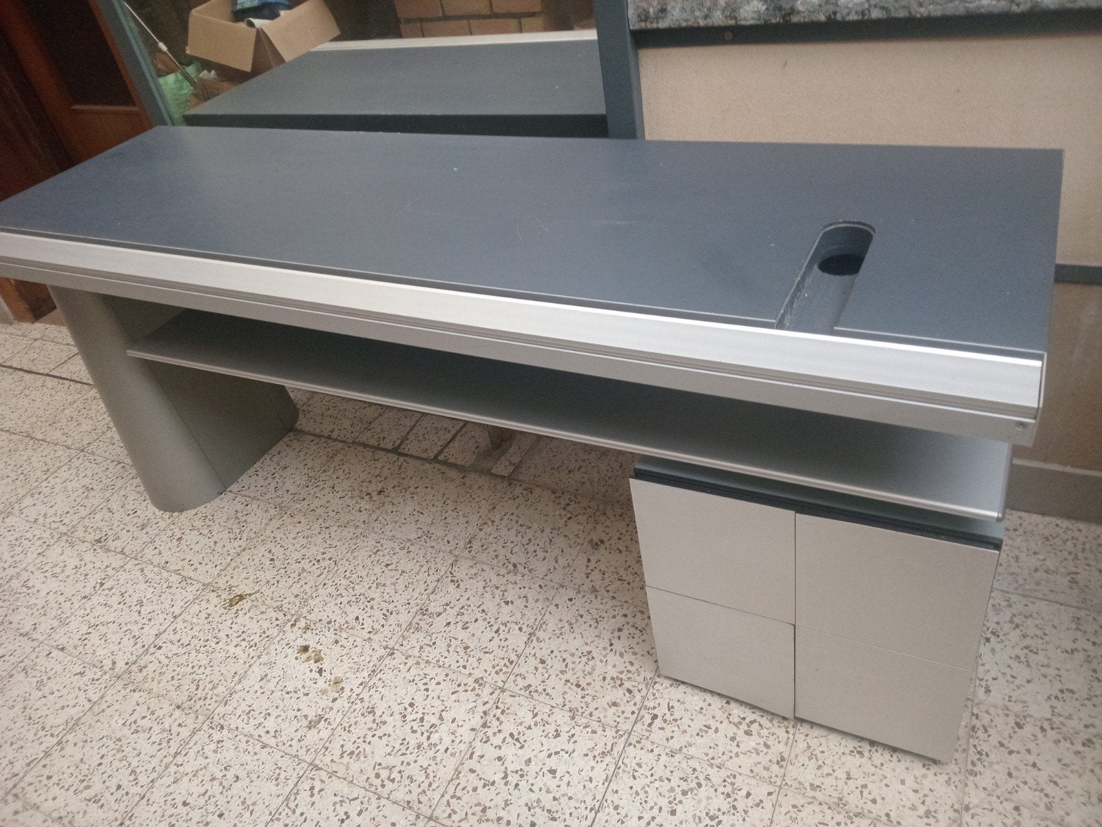 Meuble hi-fi / TV Bang & Olufsen – Aluminium, Enlèvement