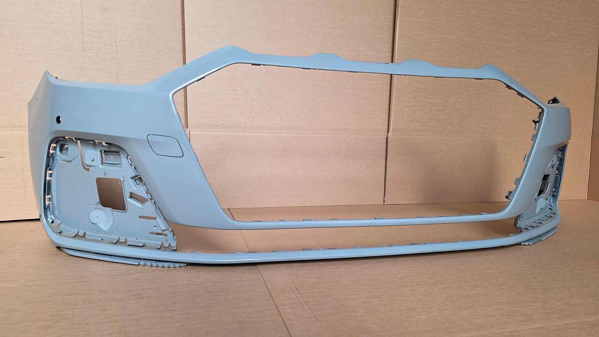 Voorbumper Audi A1 II GB 82A Basis Bumper 82A807437 Orgineel, Autos : Pièces & Accessoires, -, Origine de la pièce connue, Audi