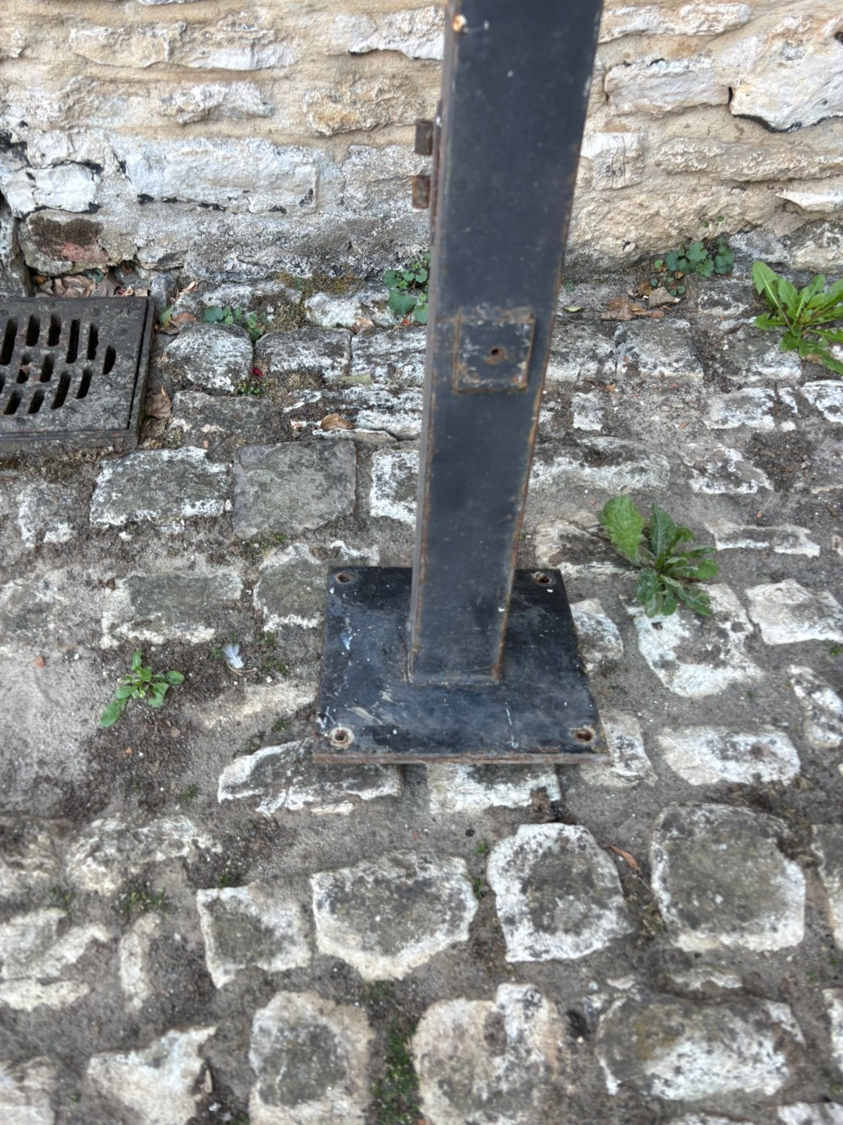 Poteau de support en métal, Enlèvement, Utilisé, Fer