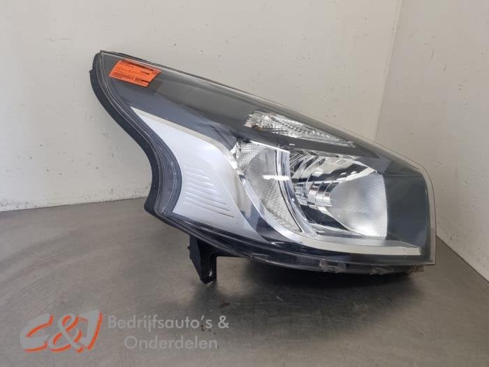 Phare droit d'un Renault Trafic, Renault, -, 3 mois de garantie, Utilisé