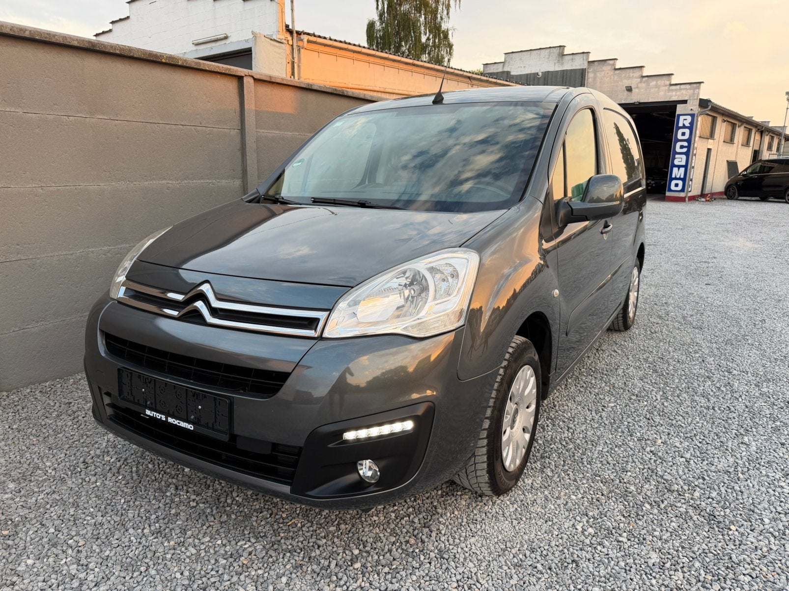CITROEN BERLINGO | EURO 6 | CAR-PLAY | NAVI | CRUISE, Auto's, Citroën, Voorwielaandrijving, Stof, Euro 6, 4 cilinders