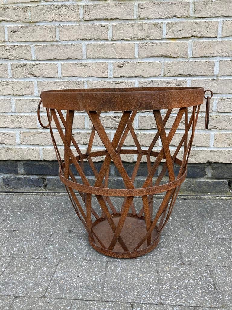 Metalen roestkleurige korf, Tuin en Terras, Ophalen, Zo goed als nieuw