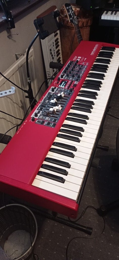 Nord Electro 6D 73 + Originele Nord Tas & Pedaal, Muziek en Instrumenten, Synthesizers, Overige aantallen, Zo goed als nieuw, Met koffer of flightcase