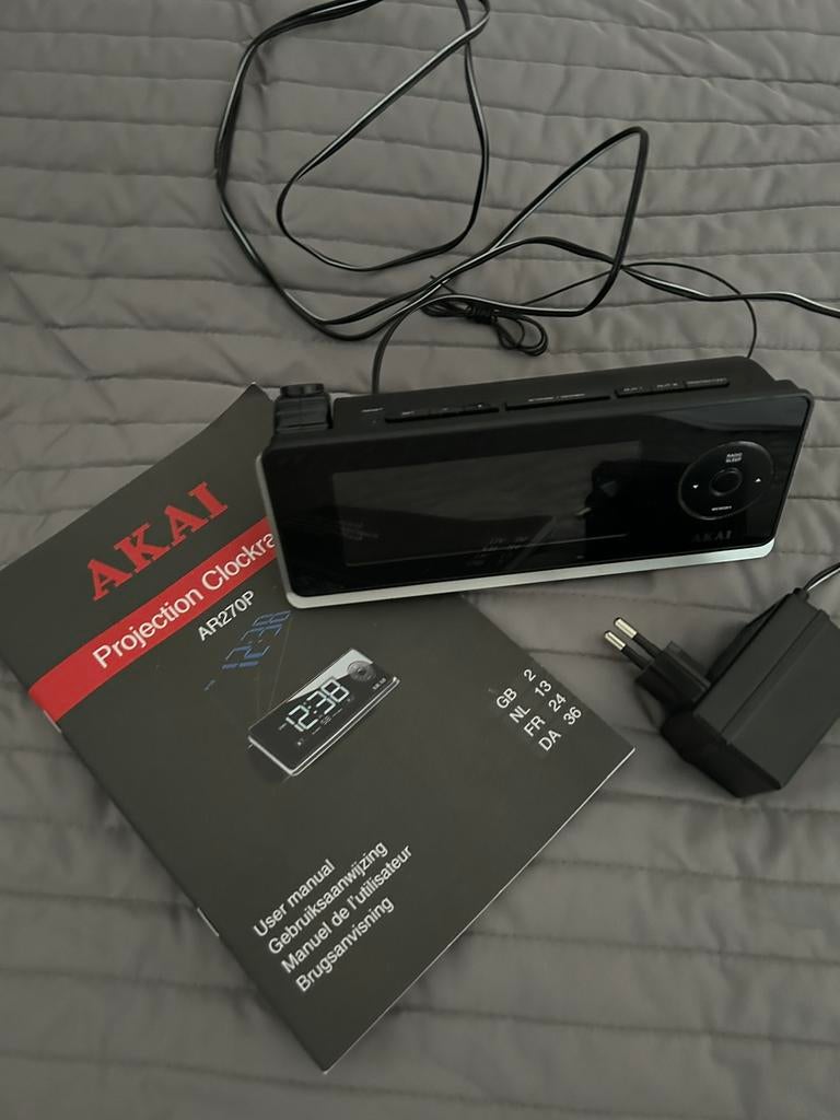 Klokradio met projectie - Akai AR270p, Verzenden, Zo goed als nieuw