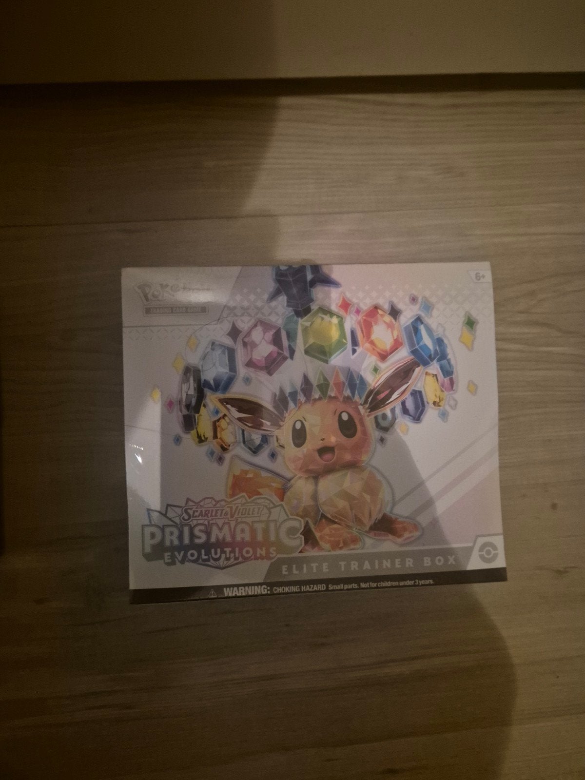 Pokemon prismatic ETB Elite trainer box, Hobby en Vrije tijd, Verzamelkaartspellen | Pokémon, Verzenden