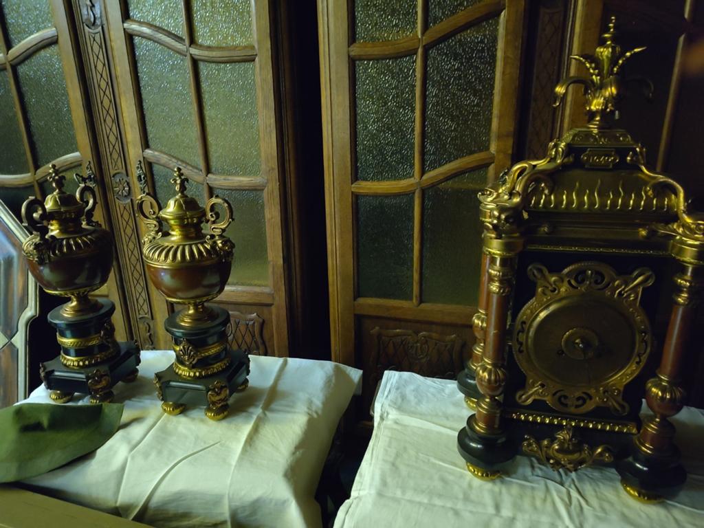 Horloge de cheminée de style classique avec deux urnes décor, Enlèvement