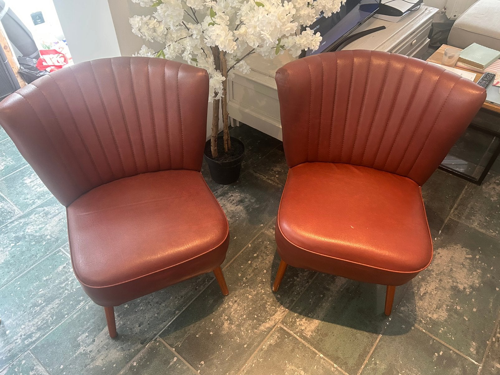 Paire de fauteuils style vintage couleur cognac – Bon état, Antiquités & Art, Antiquités | Meubles | Chaises & Canapés, Enlèvement