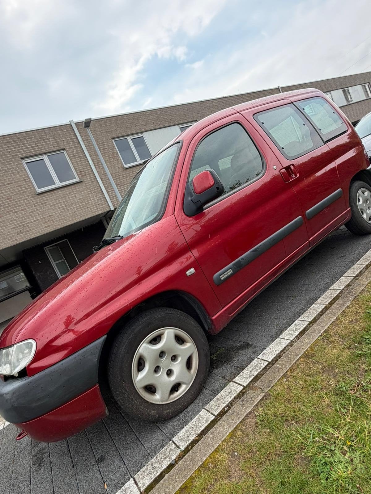 Tielt stad benzine, Auto's, Bedrijf, Benzine, Te koop