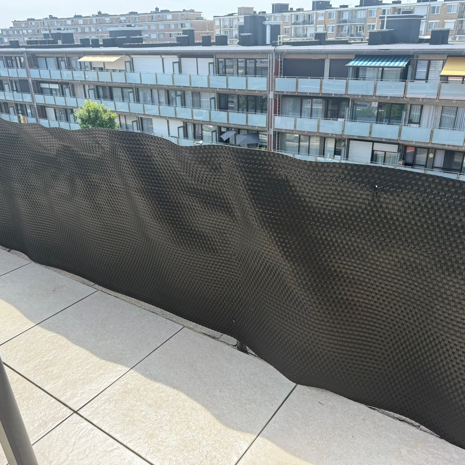 5,5 m zwarte terras omheining, Ophalen, Zo goed als nieuw