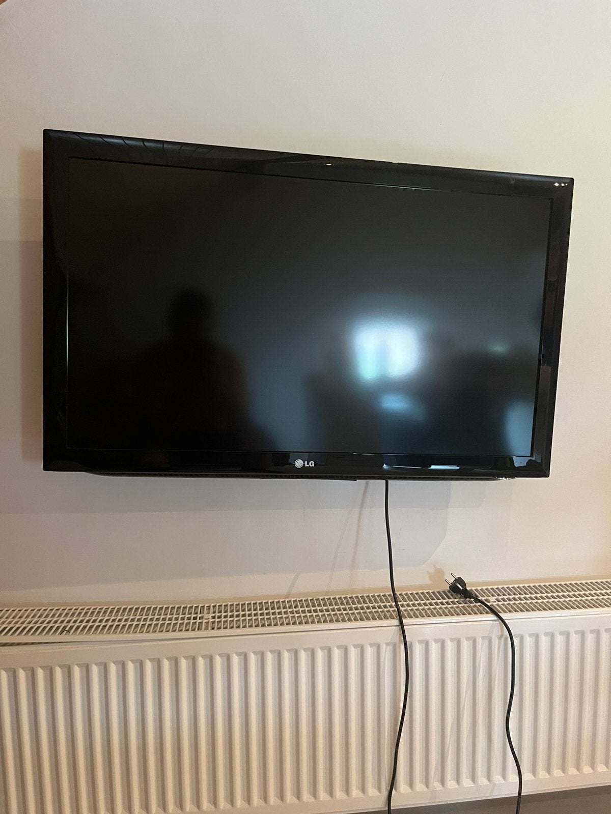Tv met muurbeugel, Audio, Tv en Foto, Ophalen, Zo goed als nieuw, Samsung