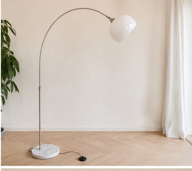 Moderne booglamp (variëren met hoogte) met marmeren voet en, Ophalen, Metaal