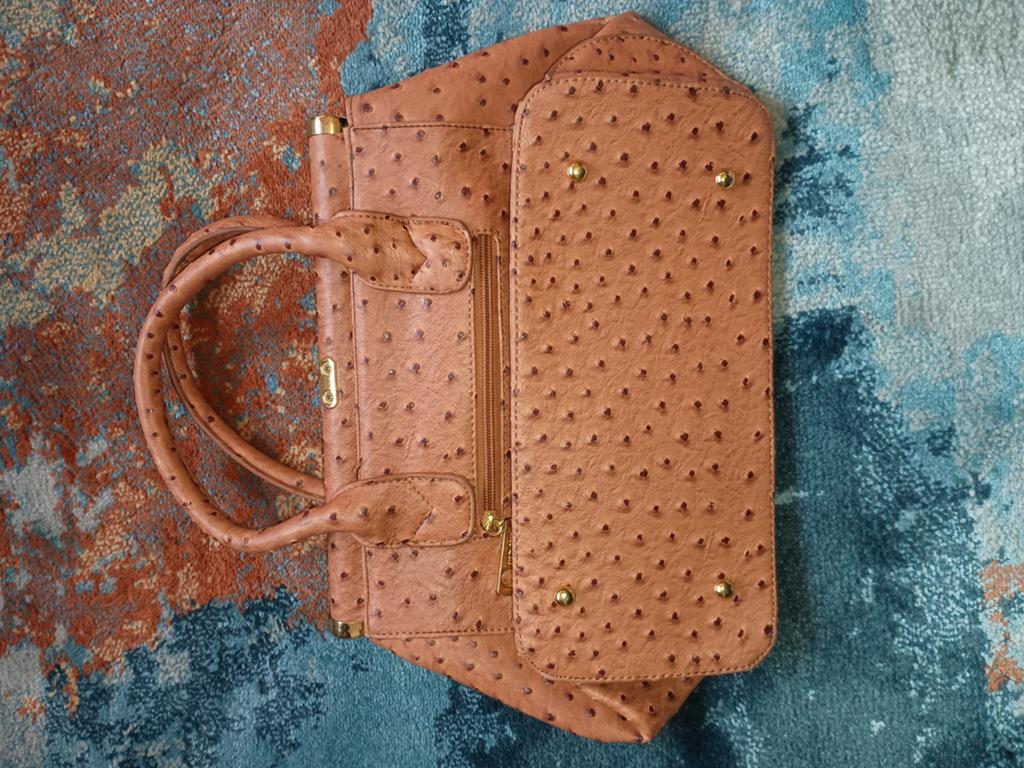 Handtas, Ophalen