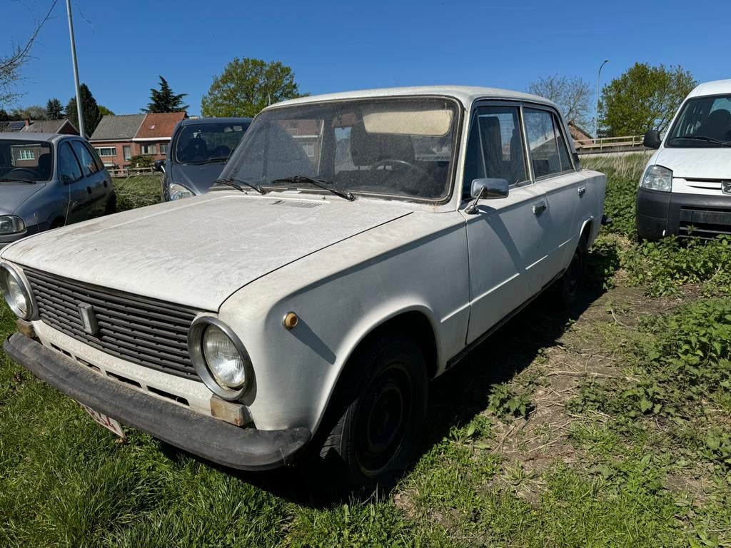 Lada 21012 benzine bj 1988 km 37,500, Auto's, 4 deurs, Wit, Bedrijf, Handgeschakeld