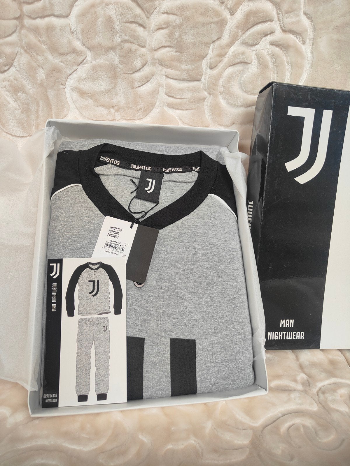 Pyjama Officiel Juventus – Neuf sous emballage – Taille L, Kleding | Heren, Pyjama's, Ophalen of Verzenden, Nieuw, Maat 52/54 (L)