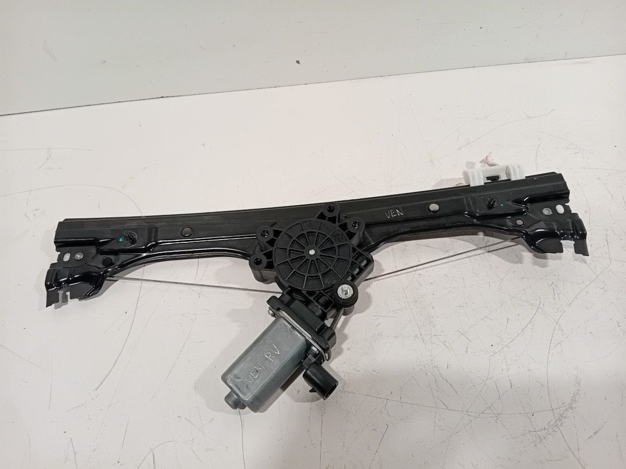 Raammechaniek elektrisch rechts voor Fiat 500, Onderdelen@venauto.nl, Van der Ven Autorecycling B.V., Gebruikt, Ettenseweg 76, 4706 PB Roosendaal, The Netherlands