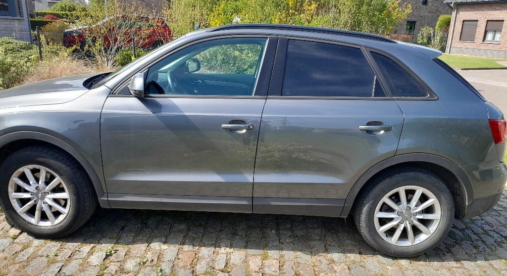 Audi Q3 benzine  2014 ( met trekhaak) keuring is gedaan, Voorwielaandrijving, Particulier, 198 g/km, SUV of Terreinwagen