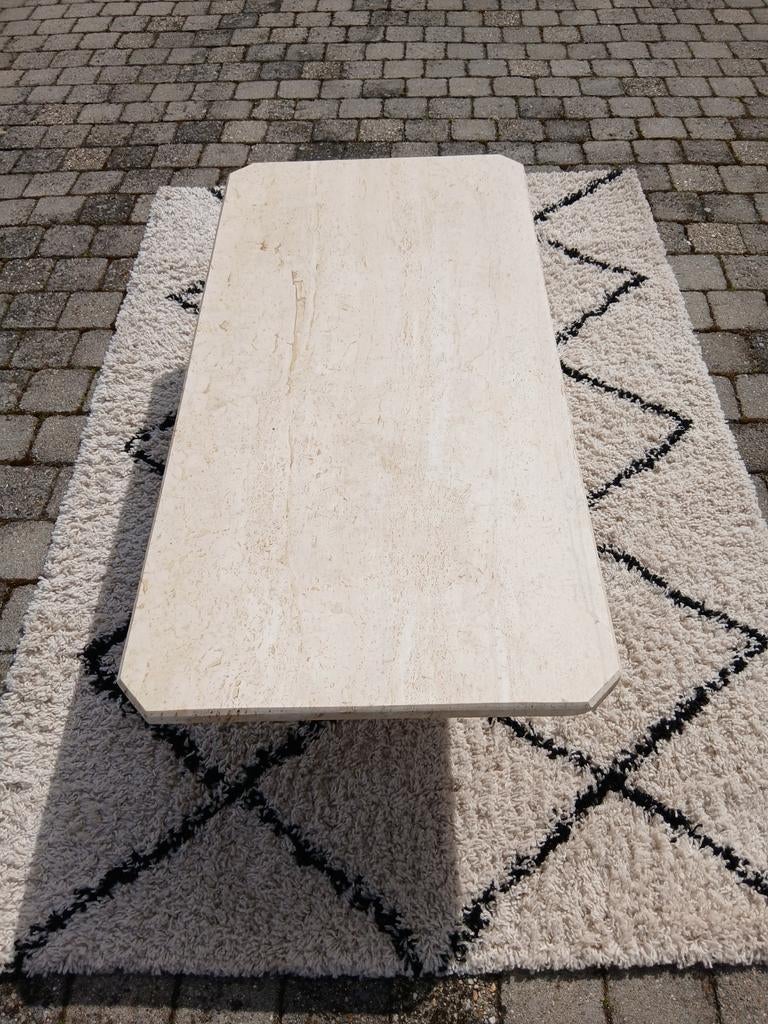 Table basse en travertin, Enlèvement