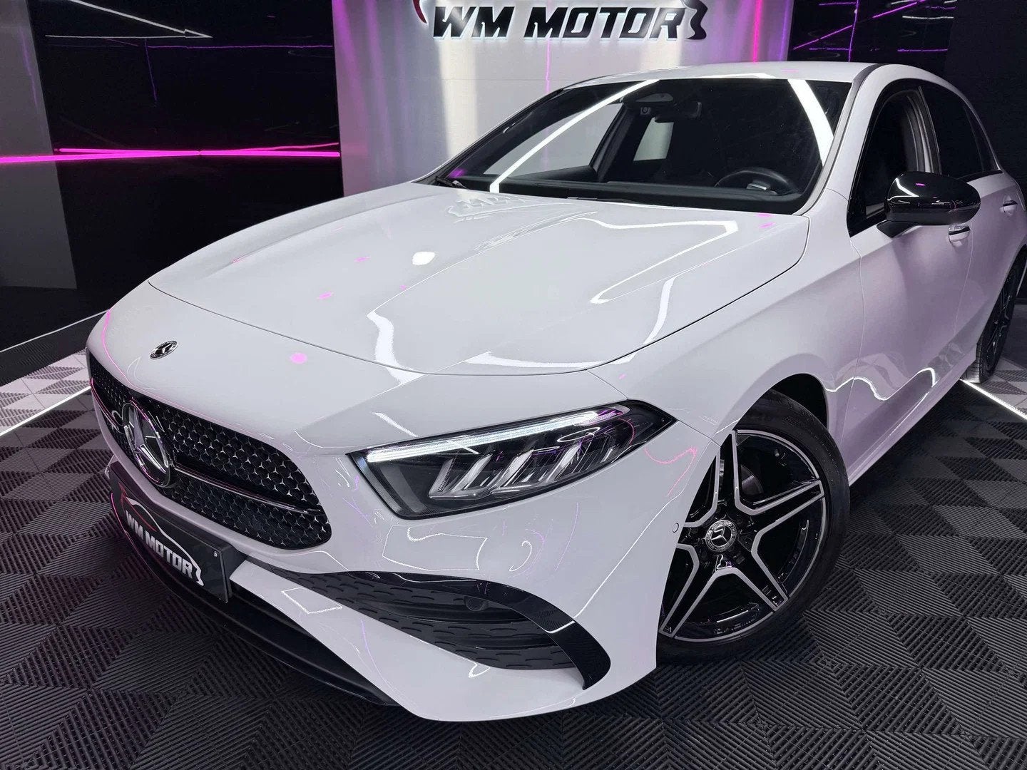 Mercedes-Benz A-CLASS 180 A 180 d AMG Line AMG Line // LED A, Classe A, Achat, Entreprise, Noir