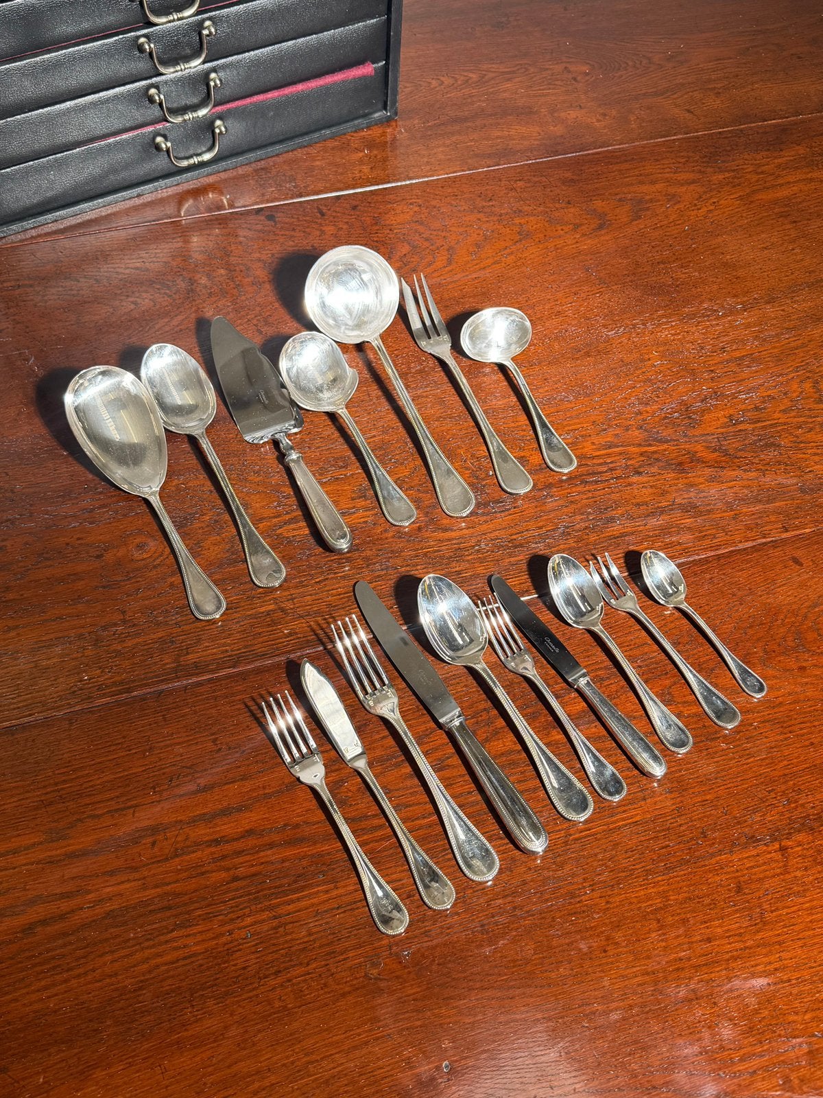 Christofle “Perles”Set with Chest – 127 Pieces /, Ophalen