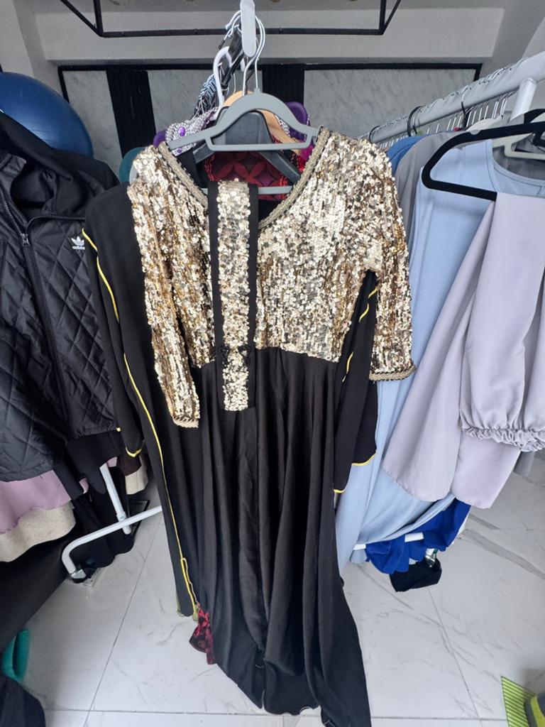 Te koop khimars abaya kleedjes jassen enz, Kleding | Dames, Carnavalskleding en Feestkleding, Ophalen of Verzenden, Zo goed als nieuw