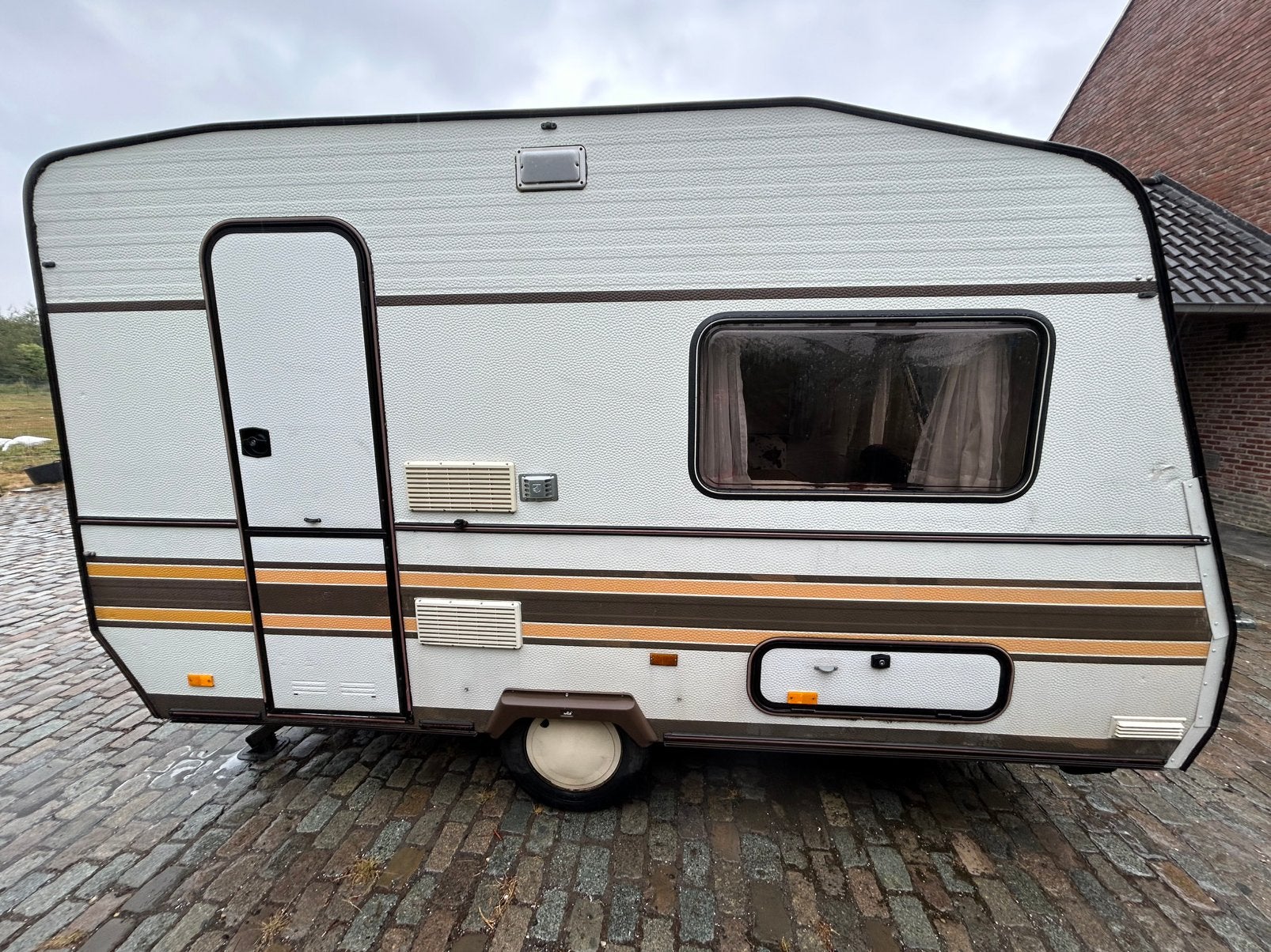 Caravan Knaus de moins de 750 kg | Retro Caravan, Caravanes & Camping, Coin salon convertible, Jusqu'à 4 m, Particulier, Siège standard