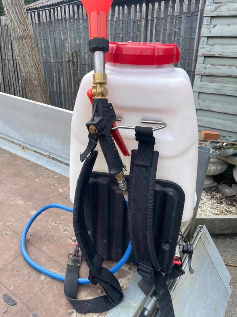 Rugsproeier op benzine, Ophalen, Zo goed als nieuw