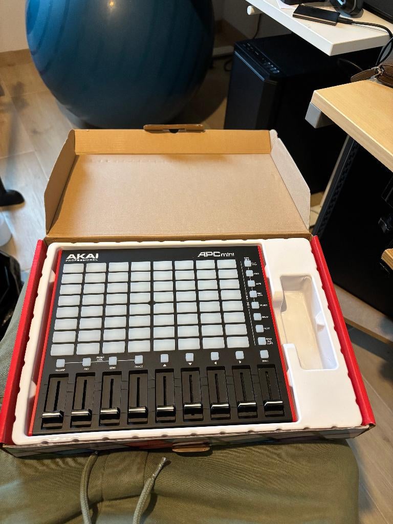 AKAI APCmini MK2, Muziek en Instrumenten, Overige Muziek en Instrumenten, Ophalen, Zo goed als nieuw