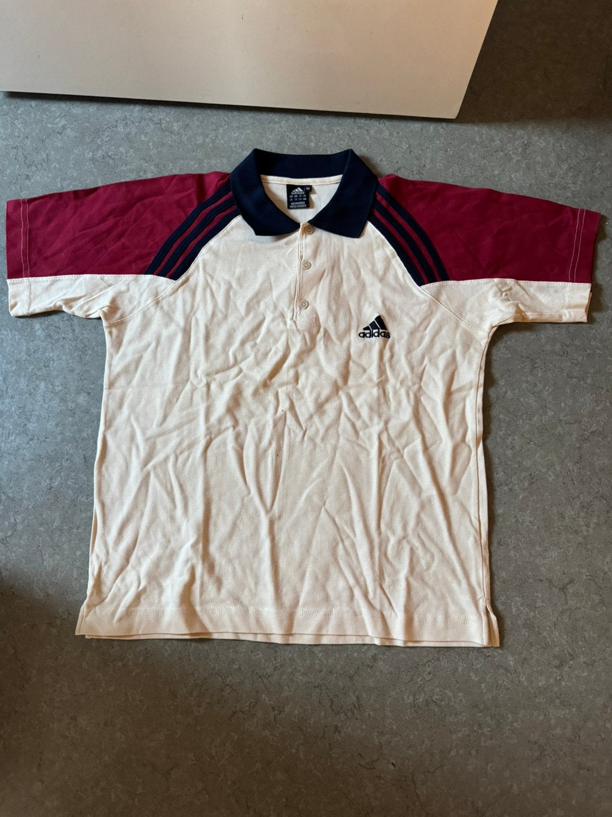 Polo adidas medium, Vêtements | Hommes, Polos, Enlèvement ou Envoi, Comme neuf