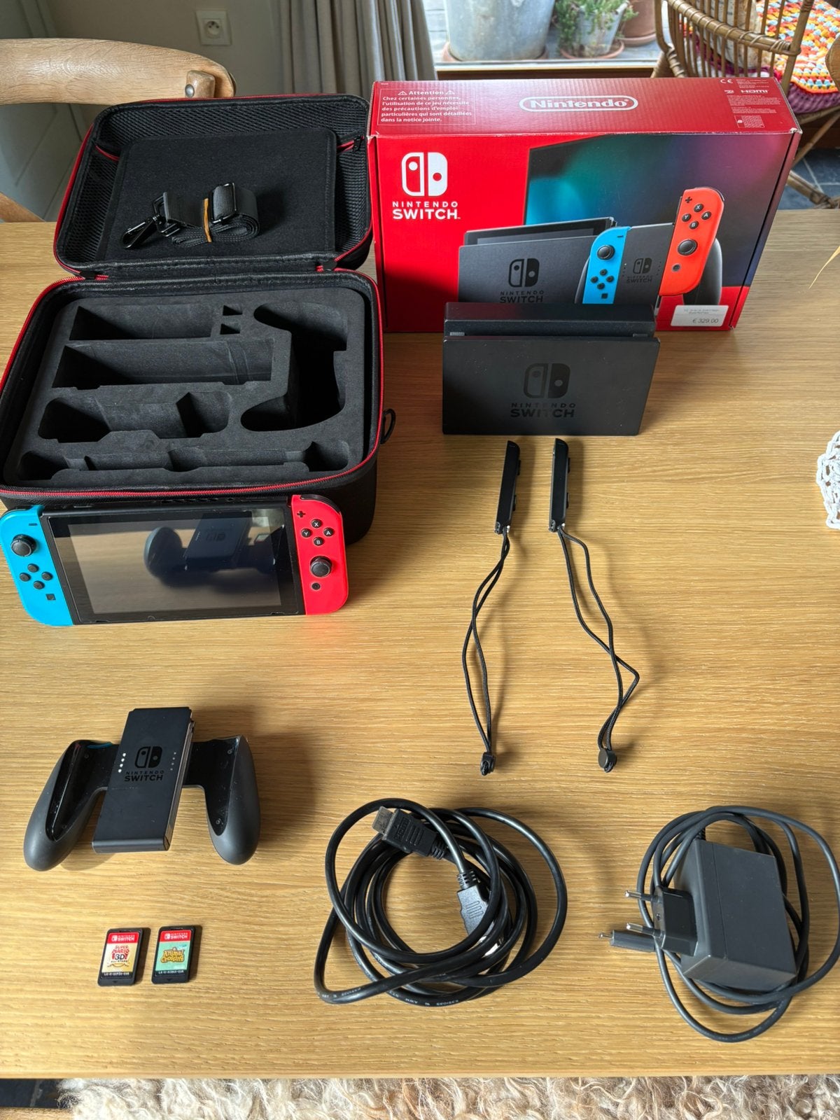Nintendo Switch + grote case en 2 games (1 speciale), Met games, Met 2 controllers, Zo goed als nieuw, Ophalen