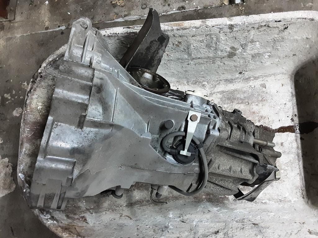 VERSNELLINGSBAK SCHAKEL Audi Cabrio (B4) (01-1991/08-2000), Gebruikt, Mevr. I. Hauben, Audi, Rue de l'Espoir 34 34
4030  GRIVEGNÉE, BE