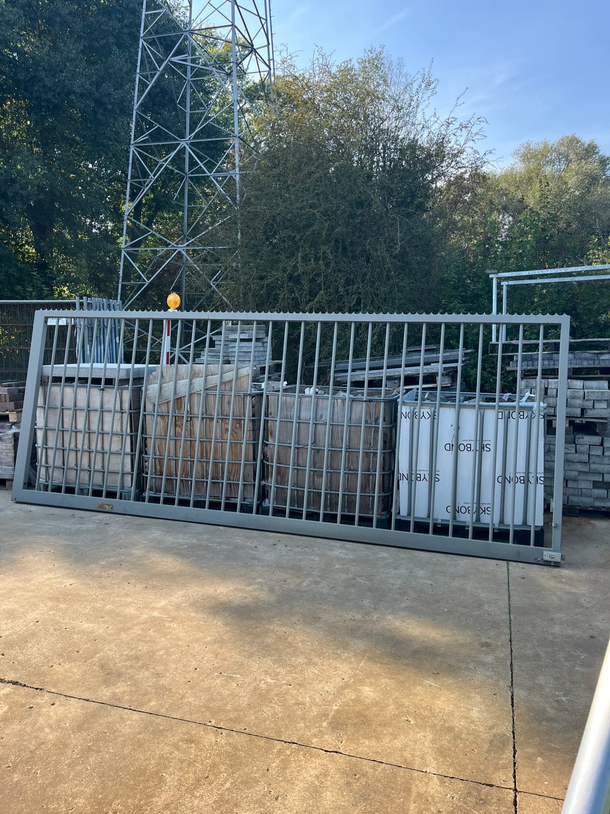 Metalen poort 1,9 meter hoog en 5 meter lang, Ophalen, Gebruikt, IJzer, Spijlenhekwerk