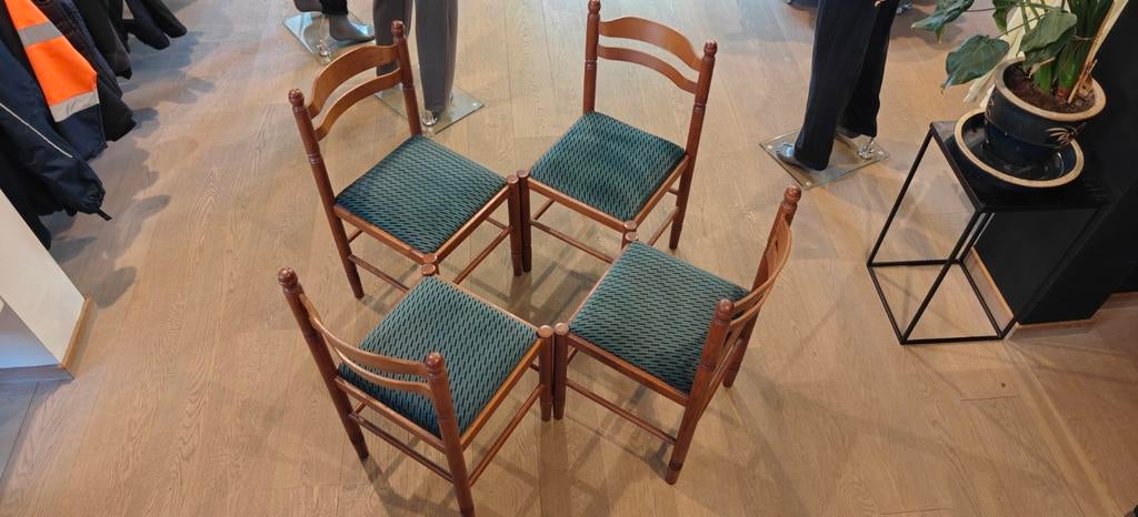 Set van vier Vintage stoelen, Ophalen