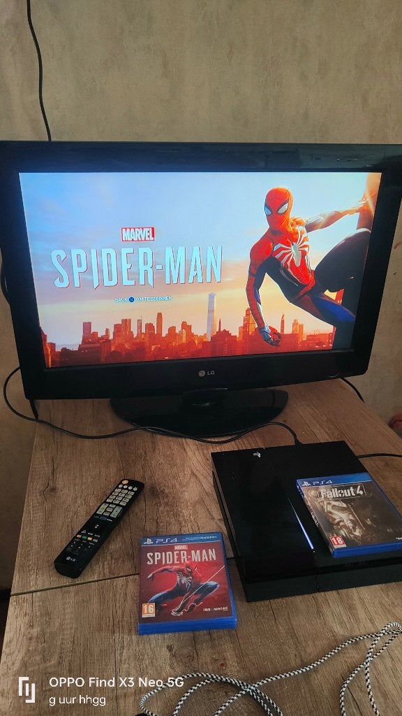 PlayStation 4 met 32 inch tv, Games en Spelcomputers, Ophalen of Verzenden, 1 TB, Met 1 controller, Slim