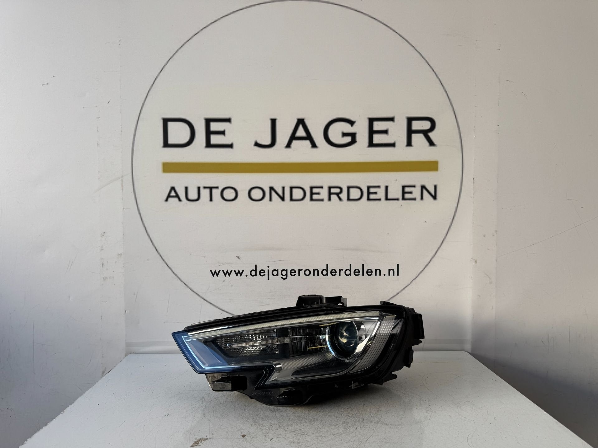 AUDI A3 FACELIFT XENON LED KOPLAMP LIENS 8V0941005E 2016-, AUDI AG, Auto-Union-Strasse 1
85045  Ingolstadt, DE, Audi, Utilisé