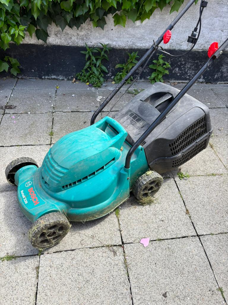 Elektrische grasmaaier Bosch Rotak 320, Ophalen, Cirkelmaaier, Gebruikt, Elektrische grasmaaier