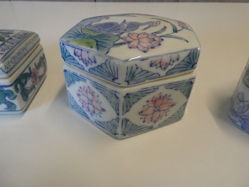 Leuke Chinese porseleinen doosjes, Huis en Inrichting, Woonaccessoires | Vazen, Overige kleuren, Aardewerk of Porselein, Ophalen of Verzenden