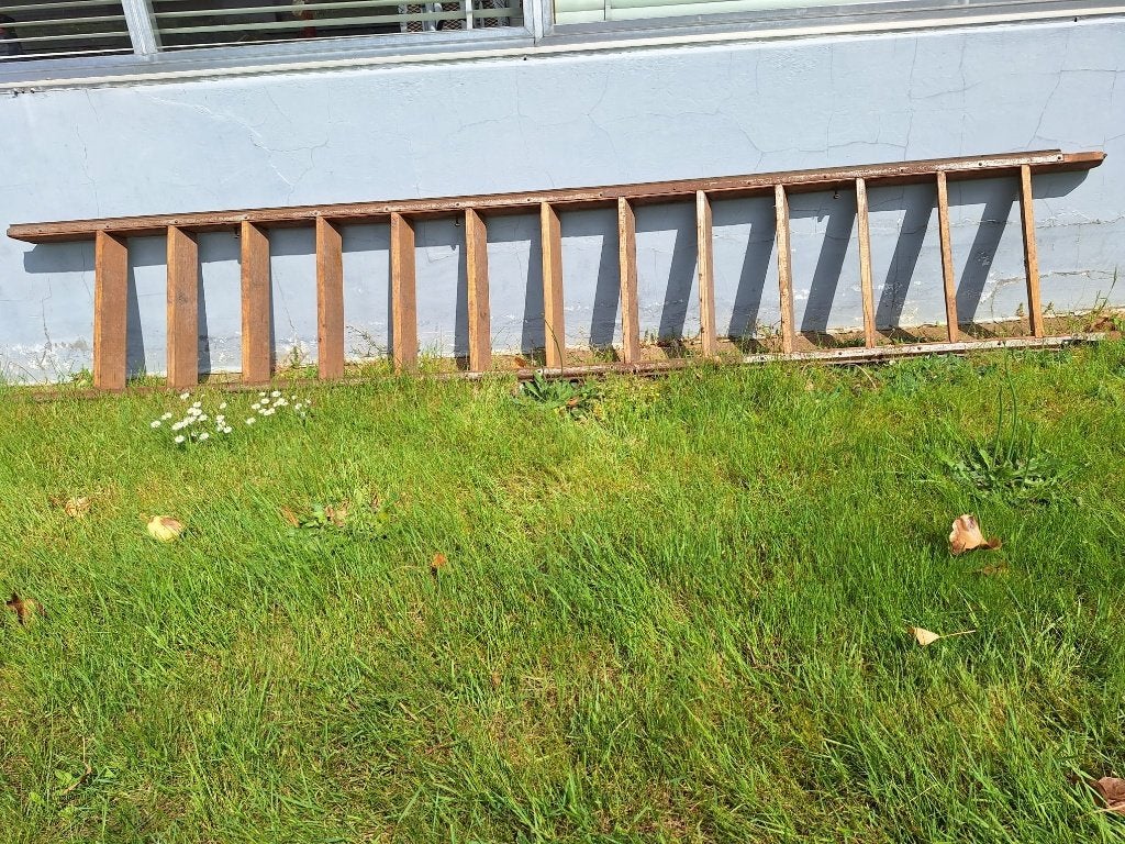 Stevige zoldertladder, Ophalen, Gebruikt