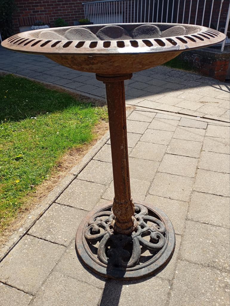 Grand abreuvoir pour oiseaux en fonte. Hauteur 75 CM/53 CM, Enlèvement, Utilisé