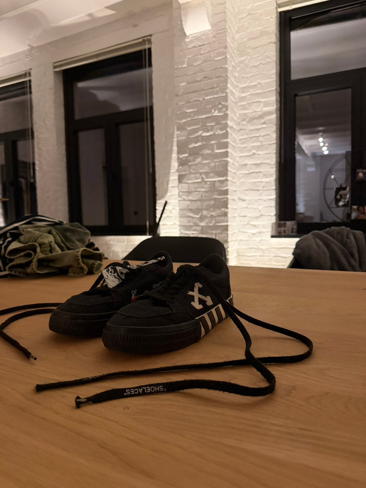 Sneaker off white, Ophalen, Zwart, Sneakers, Gedragen