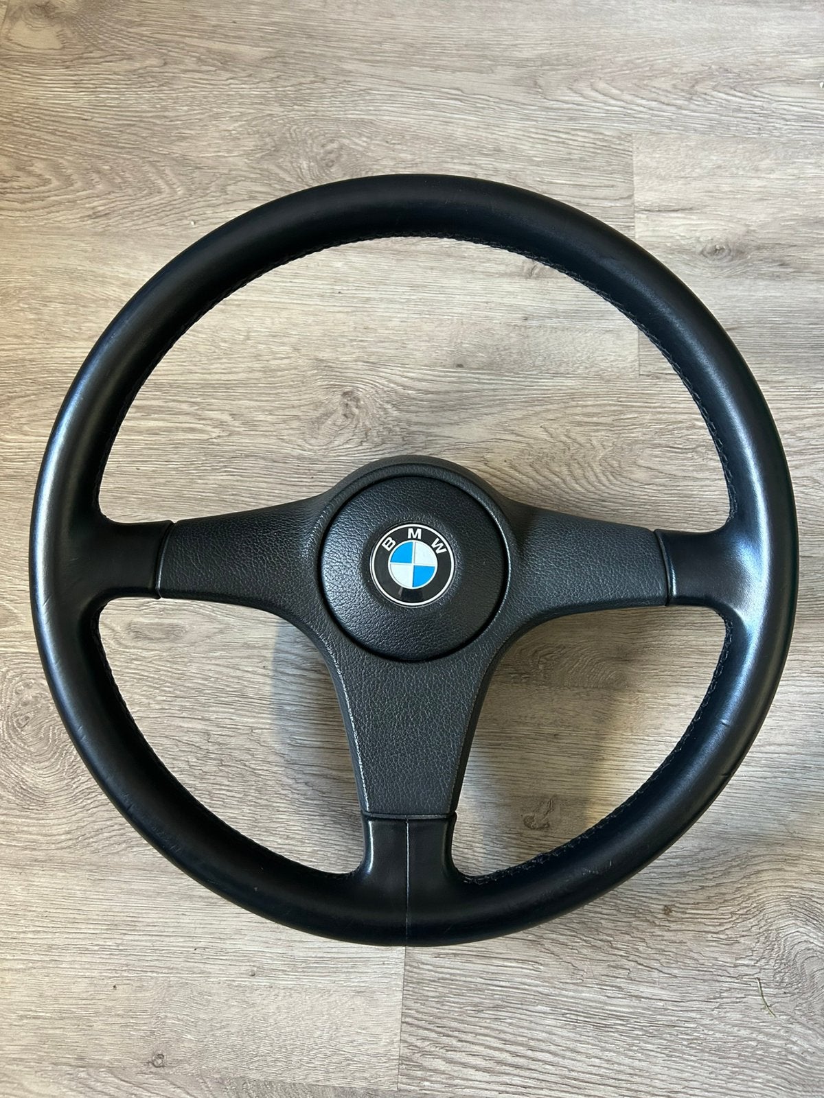 Volant BMW E30 en cuir Edition., Autos : Pièces & Accessoires, Enlèvement ou Envoi, Utilisé, BMW