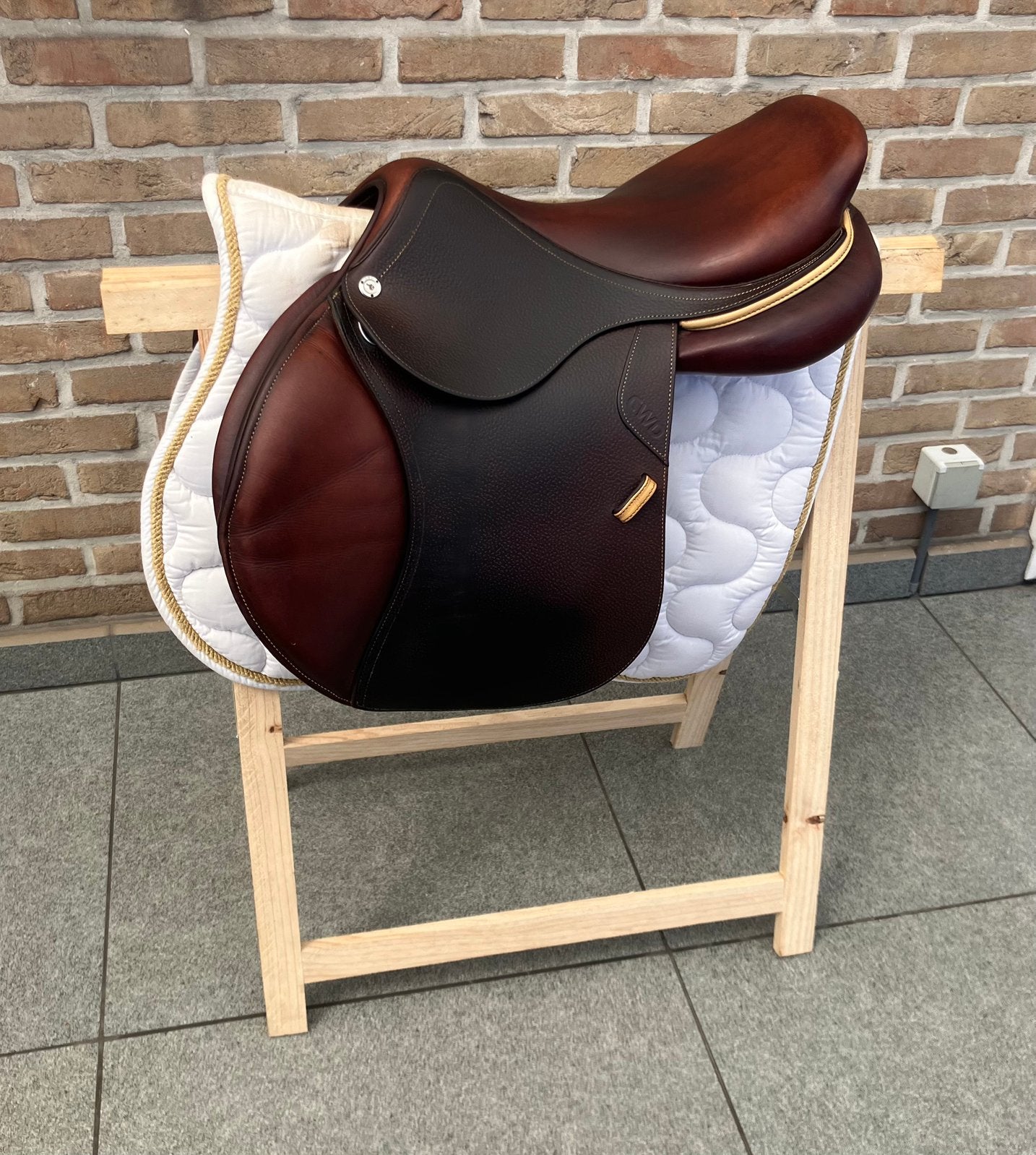 Springzadel CWD 17 inch - 2019 - als nieuw, Animaux & Accessoires, Chevaux & Poneys | Selles, Enlèvement ou Envoi, Comme neuf