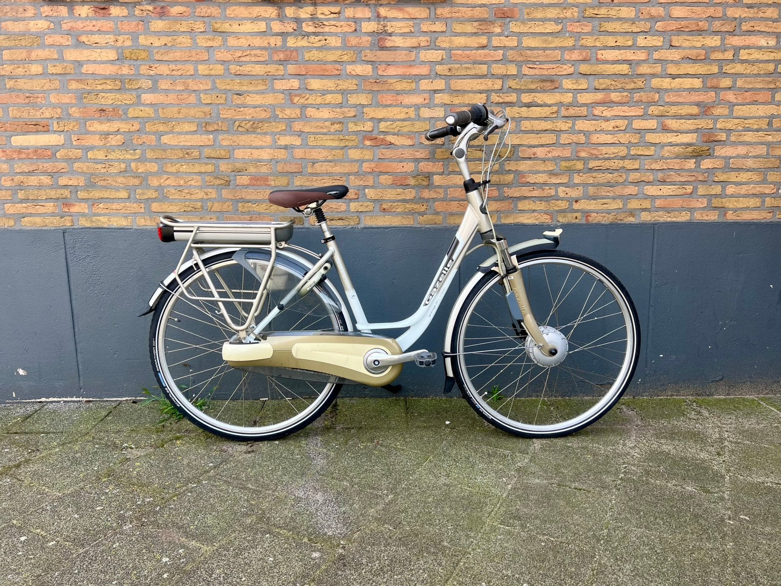 Gazelle Orange Plus Innergy — 7 vitesses, 400 Wh, Accès (extra) bas, Enlèvement ou Envoi, Frein à tambour, 47 à 50 cm