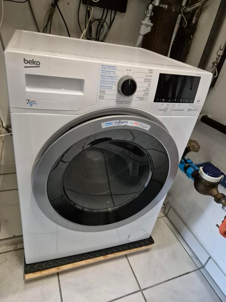 Machine à laver et sèche-linge BEKO en un, 1200 à 1600 tours, 6 à 8 kg, 85 à 90 cm, Programme lavage à la main