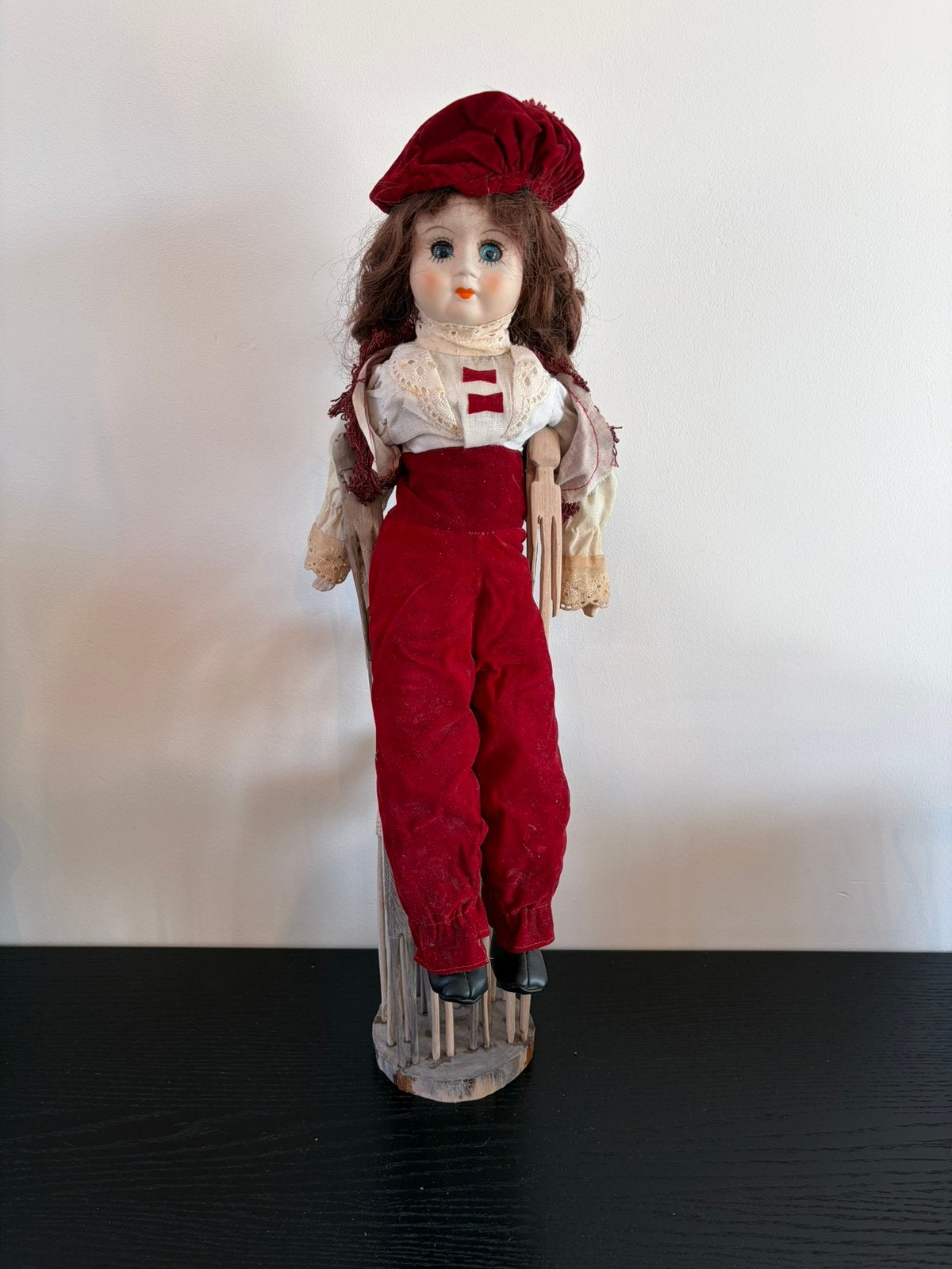 Jolie poupée de collection vintage, tête et mains en porcela, Verzamelen, Poppen, Ophalen of Verzenden, Zo goed als nieuw, Pop