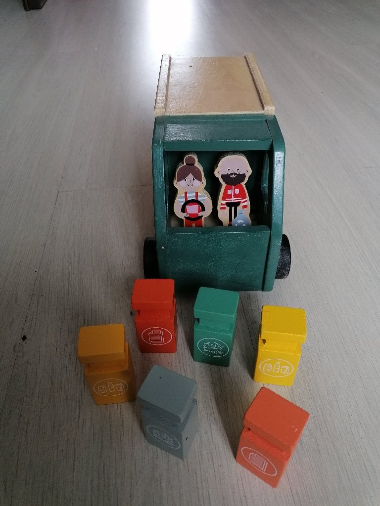 Camion poubelle en bois, Enlèvement, Utilisé